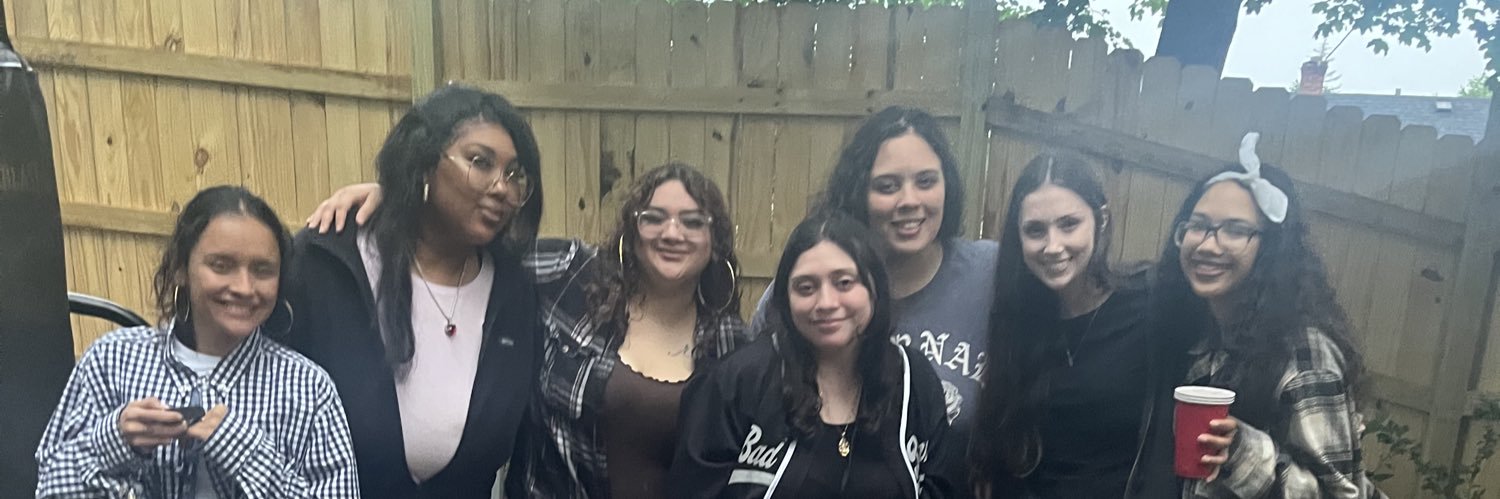 _LauraGuadalupe's profile banner image