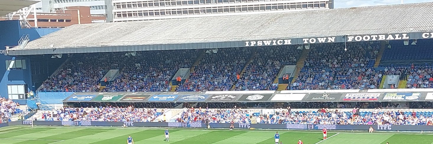 Danielle 🌸 banner