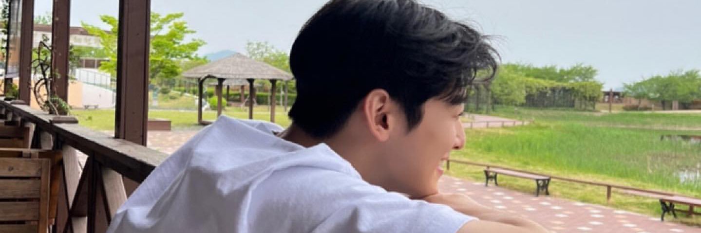 ay2_s7's profile banner image