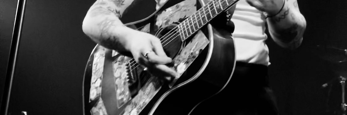laura_mmb's profile banner image