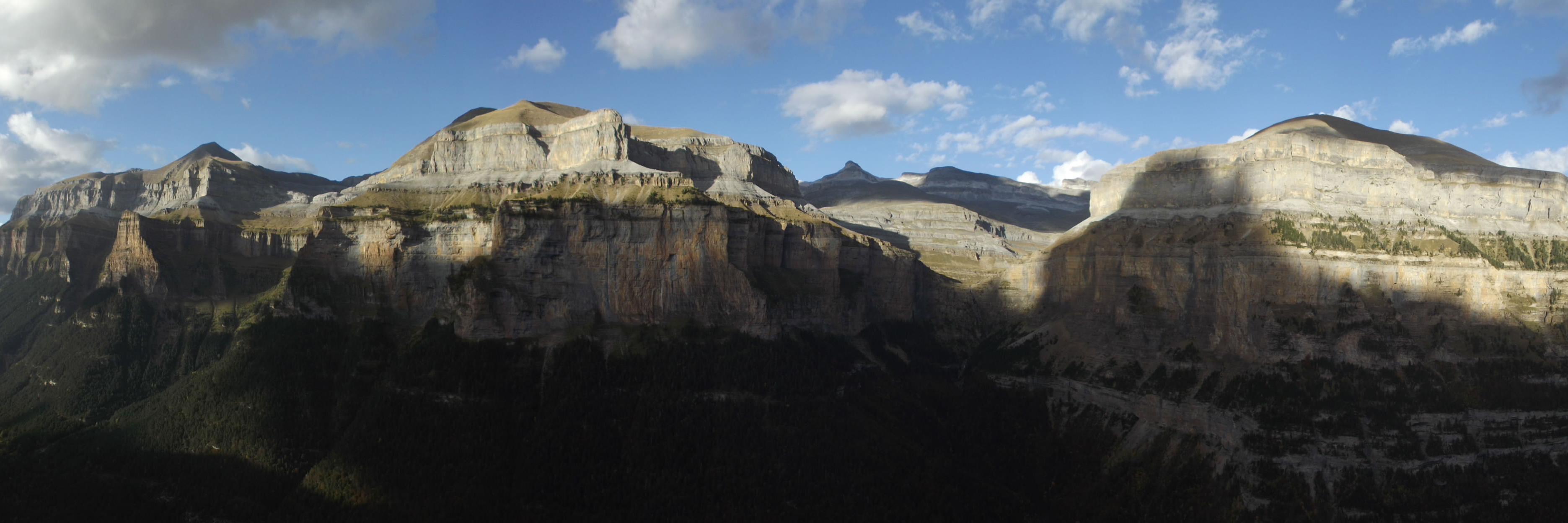 pyreneestours's profile banner image