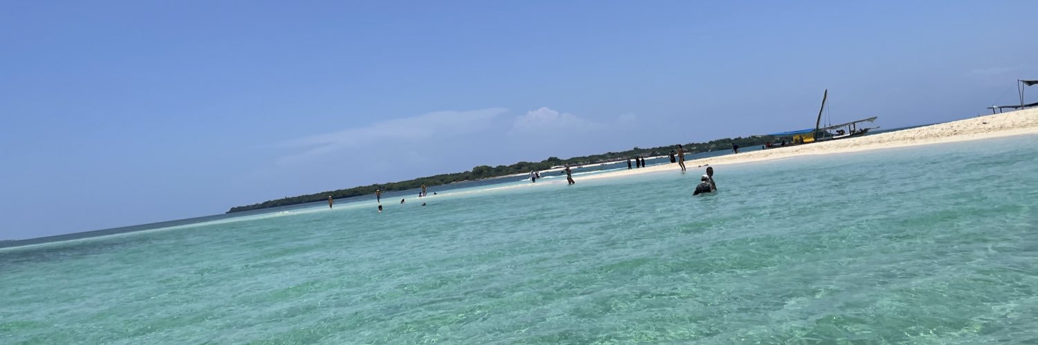 La meuf qui crie “DEBOUT” hate account banner