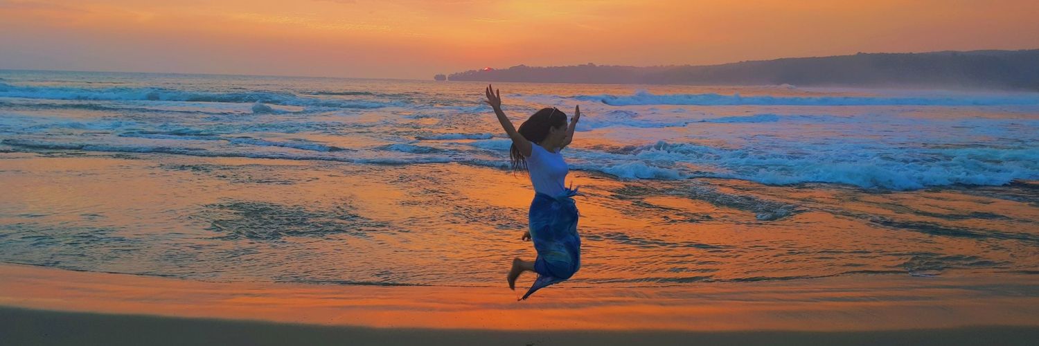 DesyErnaa's profile banner image