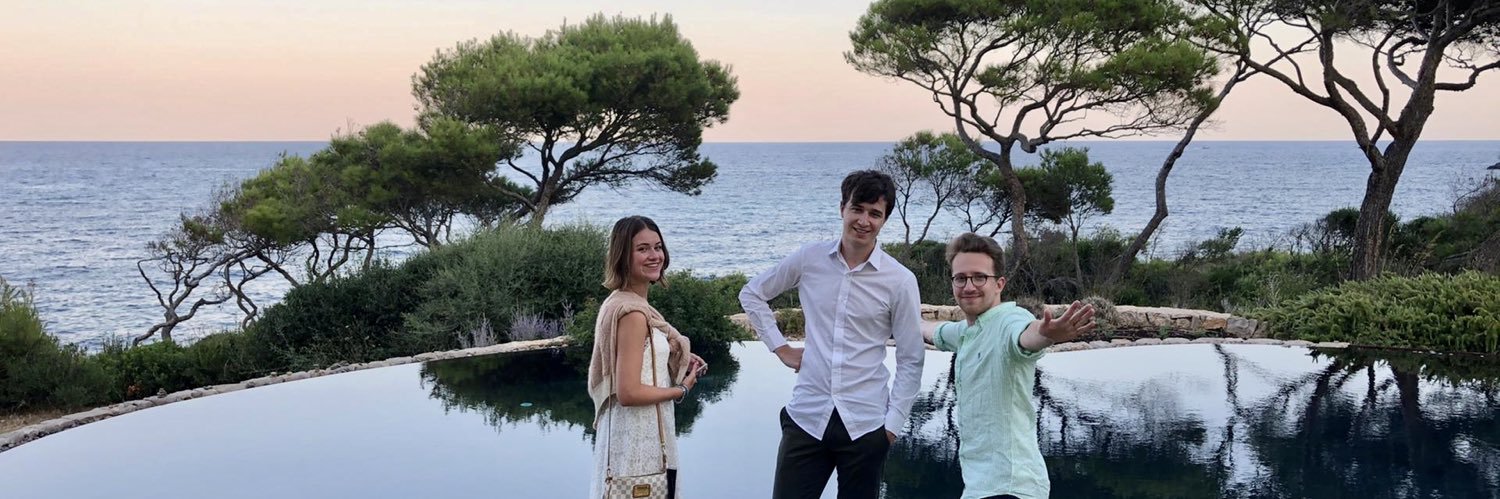 ReynNina's profile banner image