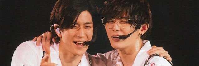 R_love121's profile banner image
