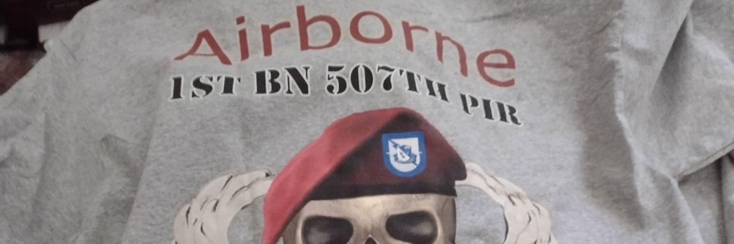 d05cb1bc71bc4ff's profile banner image