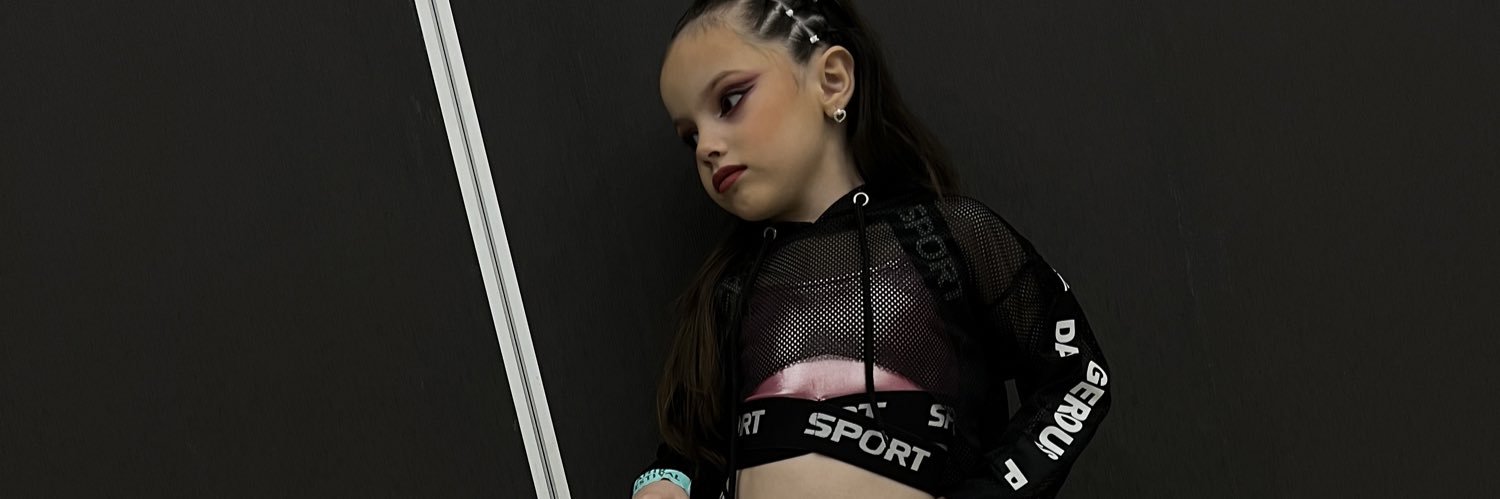 Larareyesrr's profile banner image