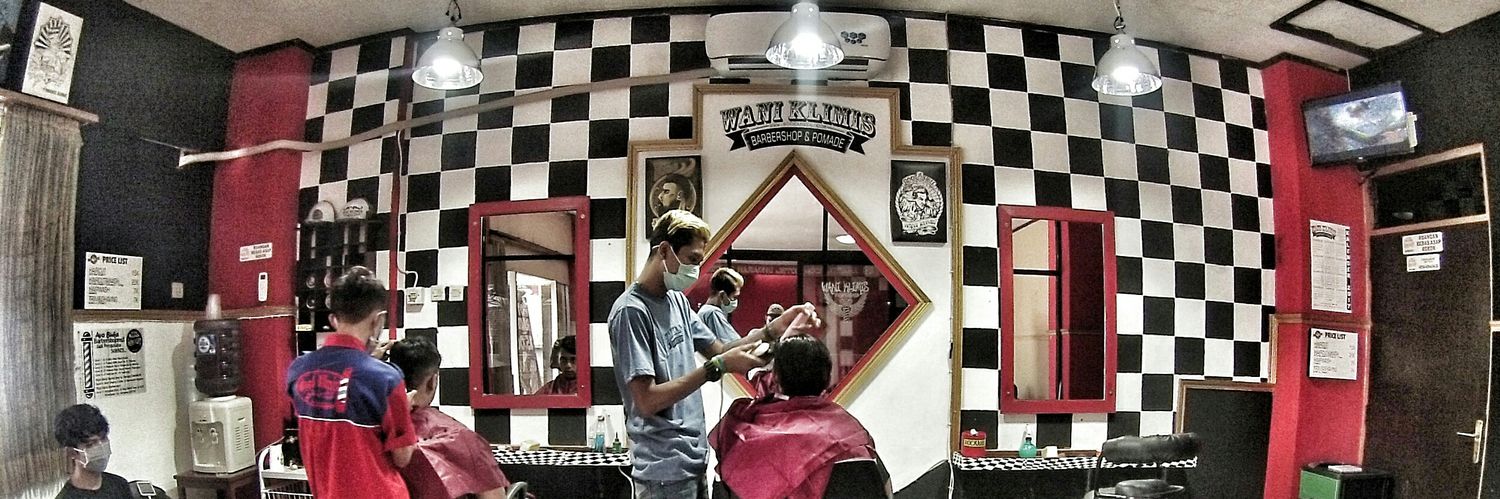 WaniKlimisBarberShop banner