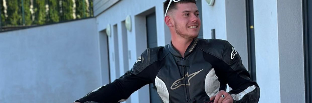 karlyn_bon's profile banner image