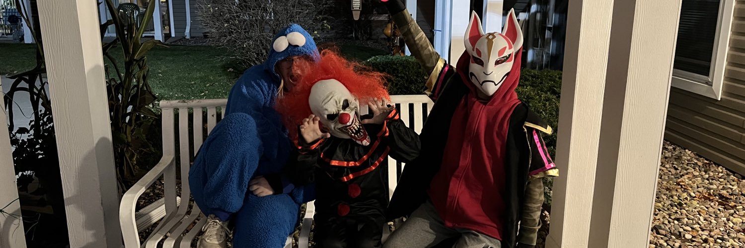 whitleelew's profile banner image
