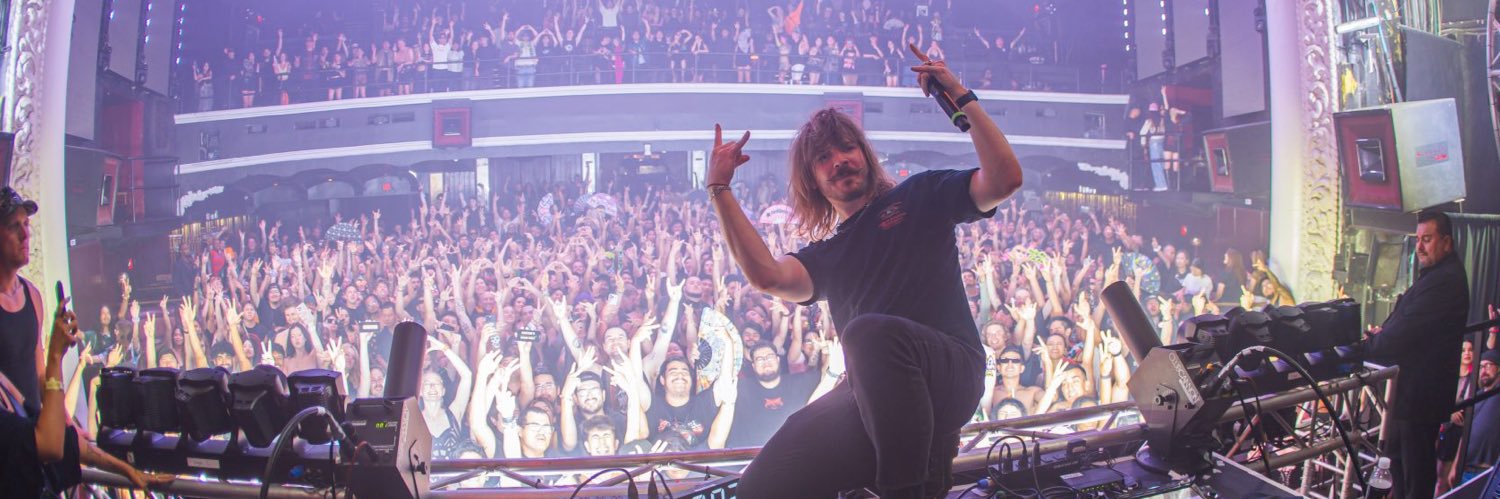 Howeely69's profile banner image