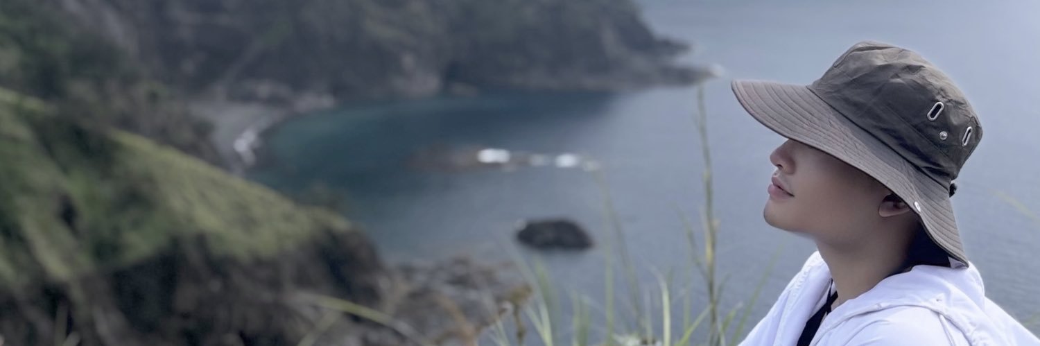 Ayvanavy's profile banner image