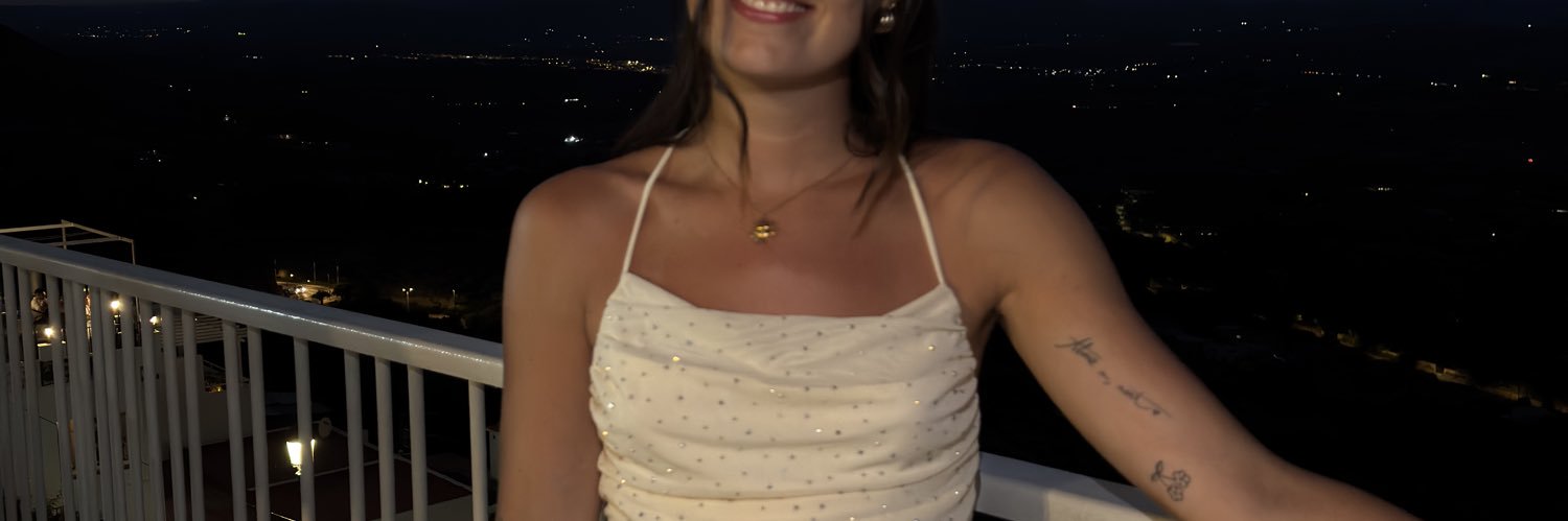 itsweetlaura's profile banner image