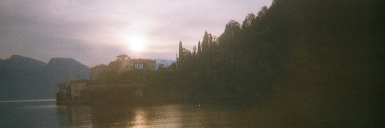 royal_haunts's profile banner image