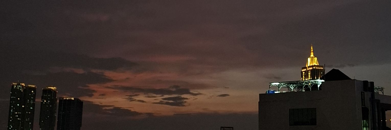 husnaoktaviani_'s profile banner image