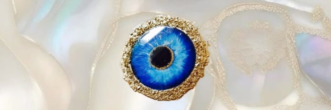 mevrlly's profile banner image