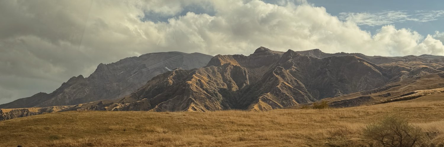 tontweet's profile banner image