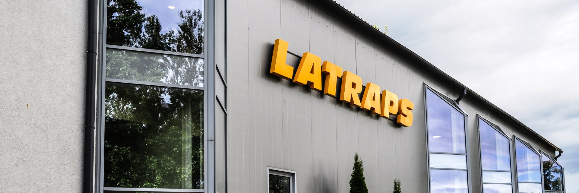 LATRAPS banner