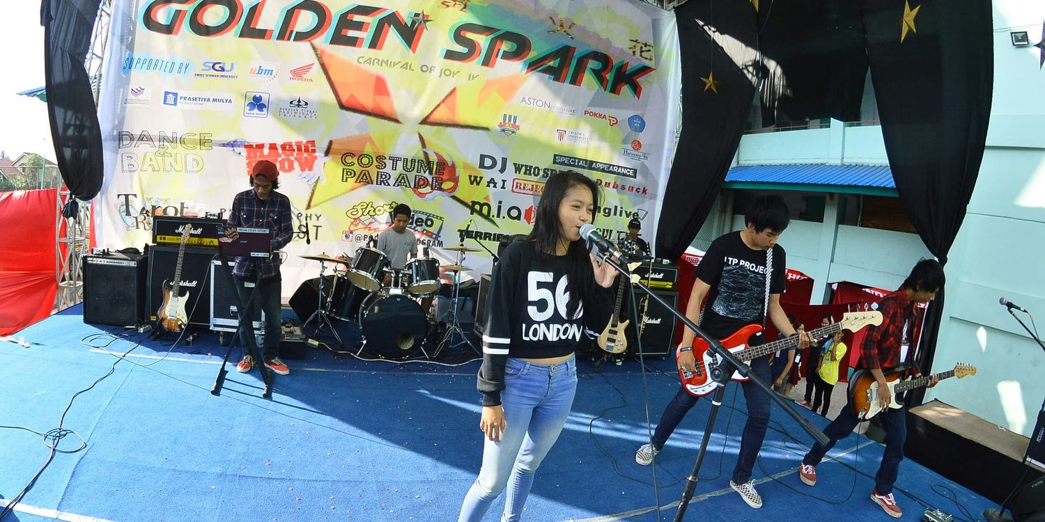 Long Live The Queen banner