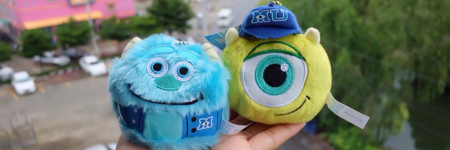 chompoopumpui's profile banner image