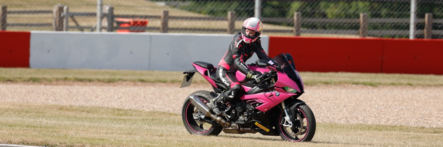 r1liz's profile banner image