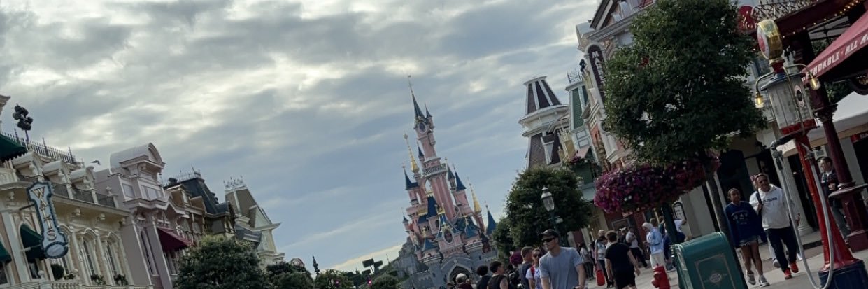 laKF3's profile banner image