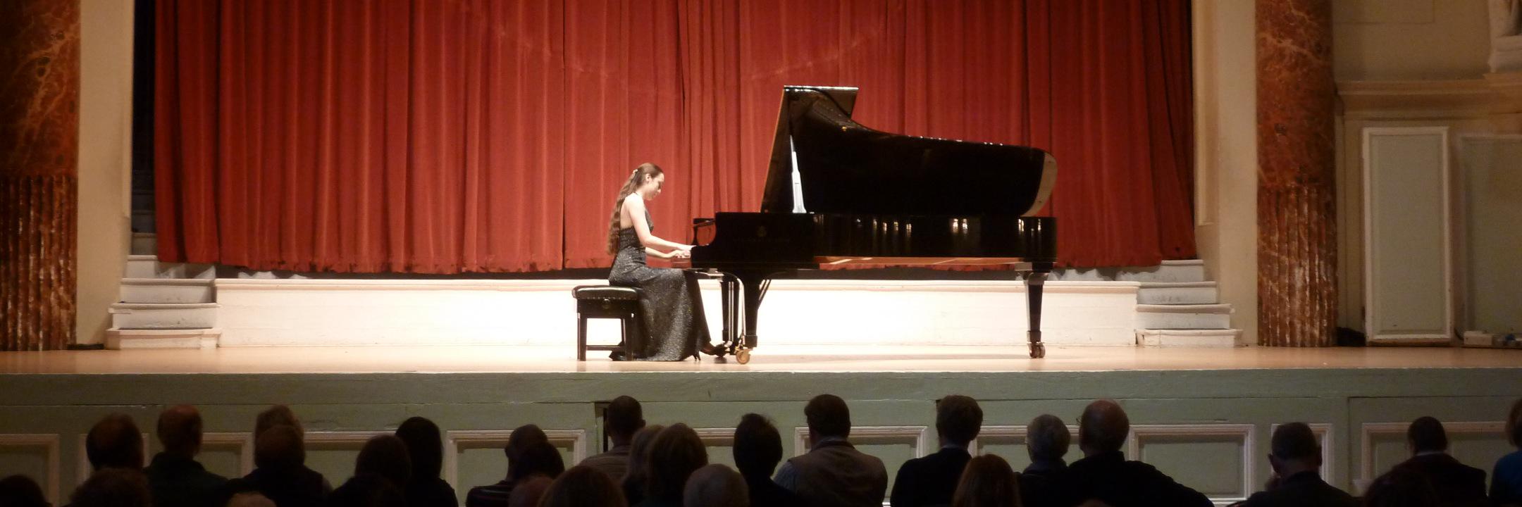 Emilie Capulet banner