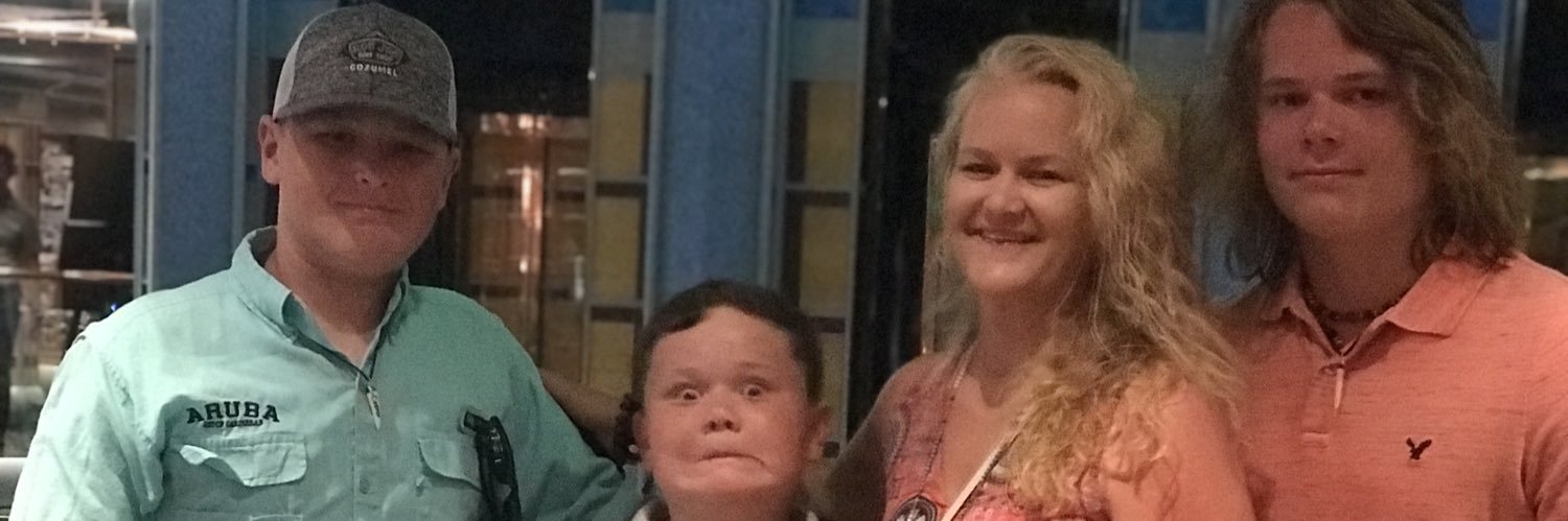 melhhudson's profile banner image