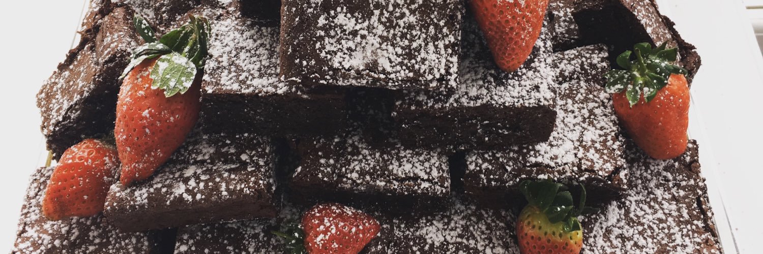 laurabakingtray's profile banner image