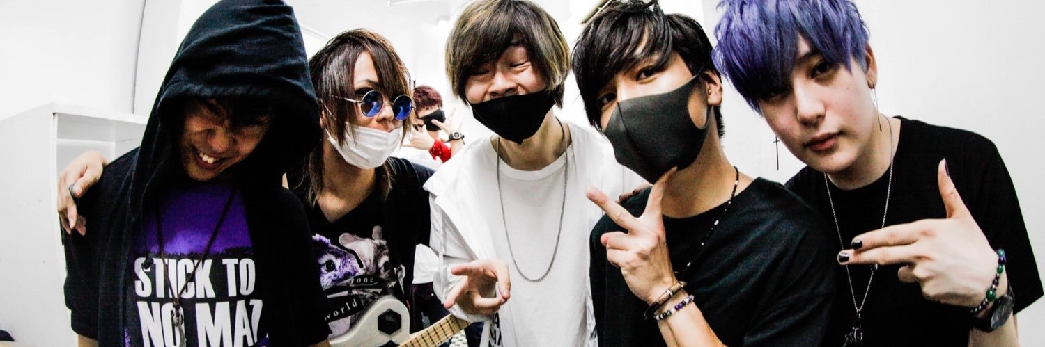 r13094's profile banner image