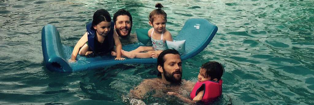 J2GIFS's profile banner image