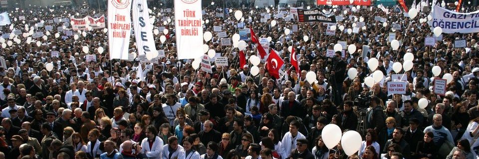 Türk Tabipleri Birliği's banner