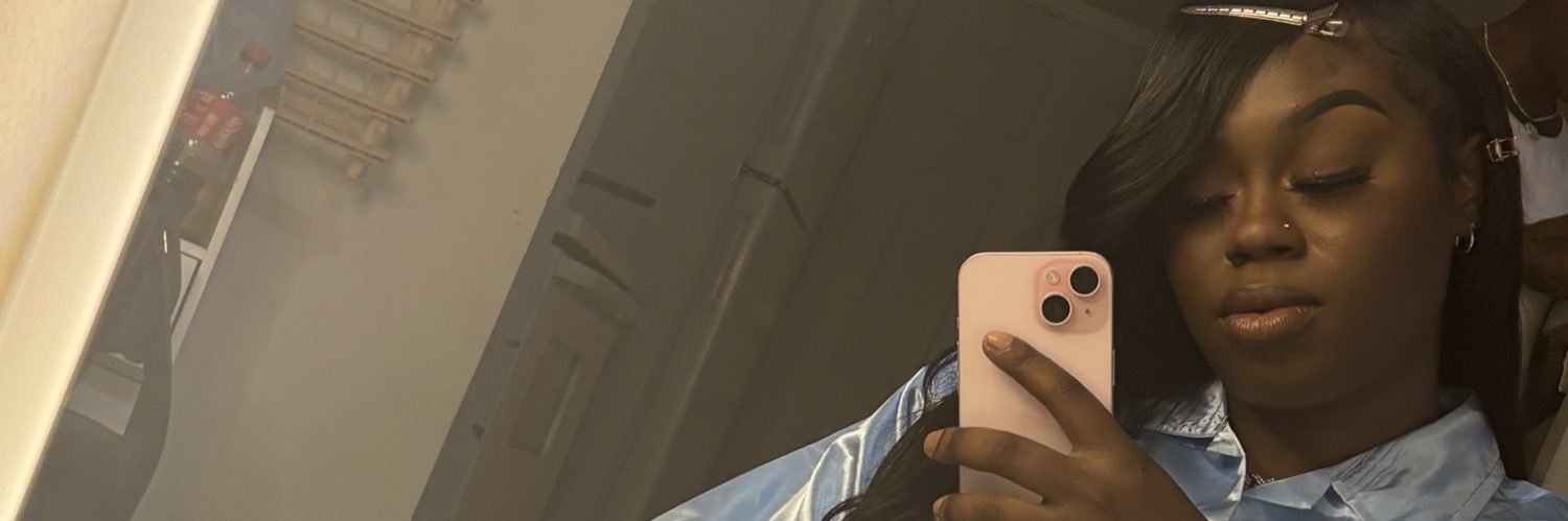 OnlyOneeMiaa's profile banner image
