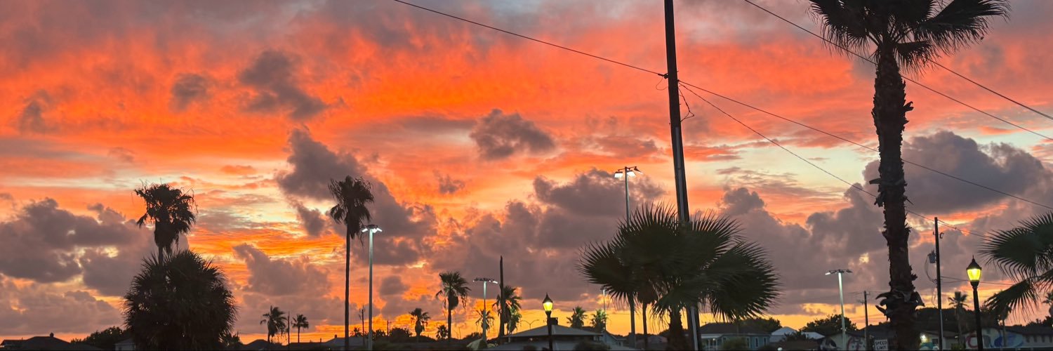 Aprillovvee's profile banner image
