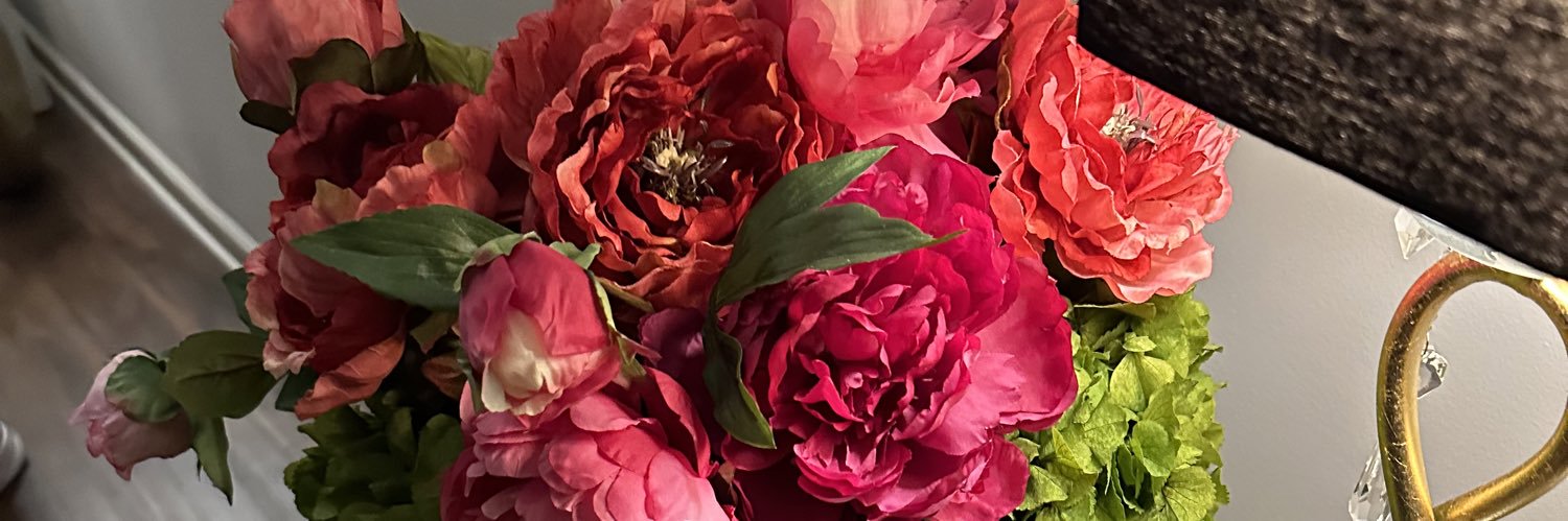 lydiakinard's profile banner image