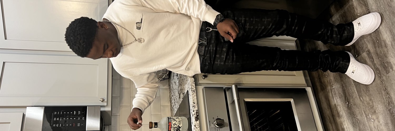 dee35k's profile banner image