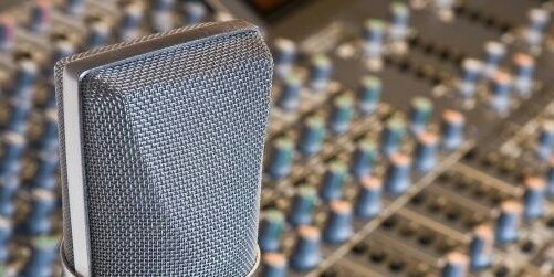 Charo López🎙 banner