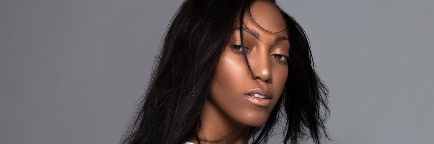 ellegie's profile banner image