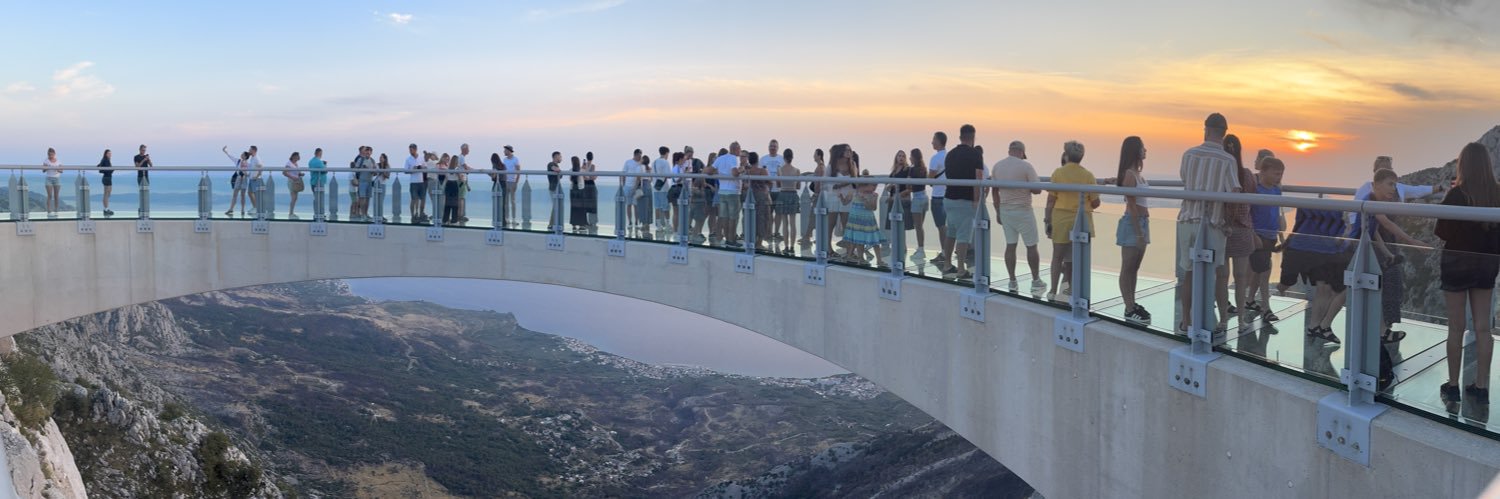 Doc Em🕷🇪🇺 banner