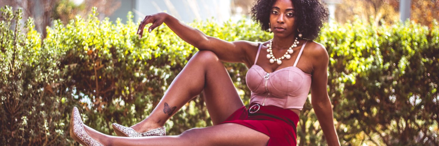 simplyellese's profile banner image