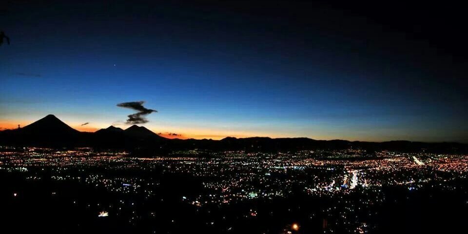 guiselaflores's profile banner image