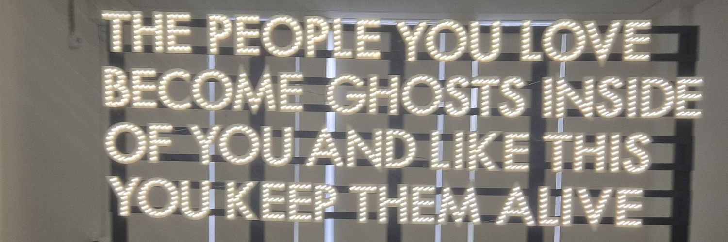 TracyK🌟👑🕊️🐝 banner