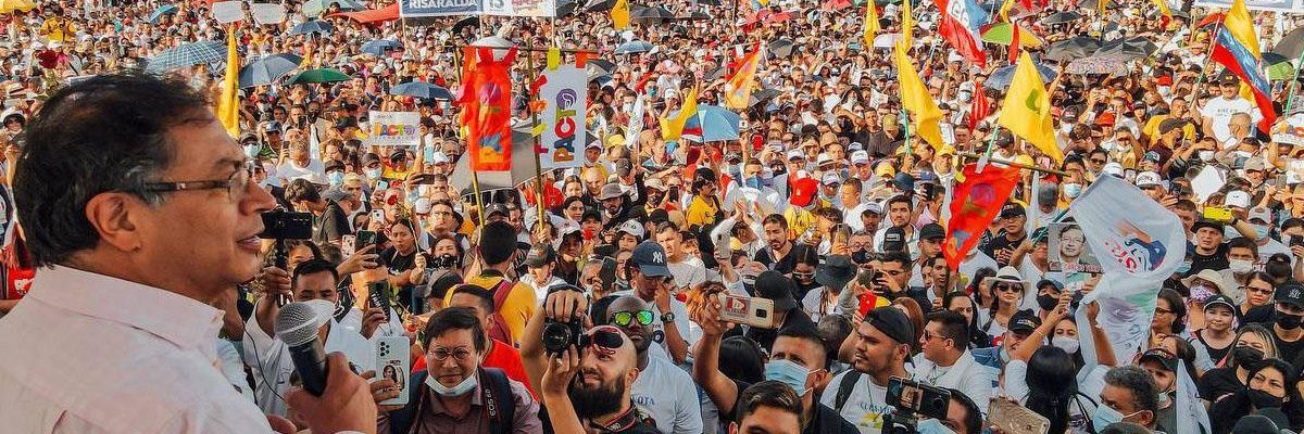 tichar52's profile banner image