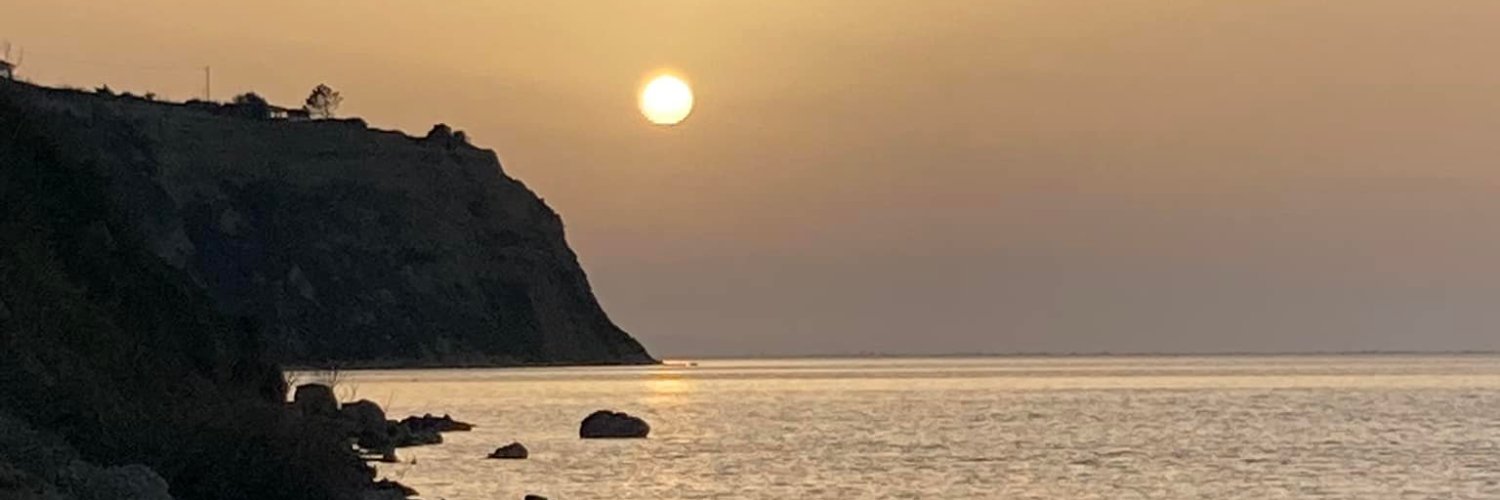 LauRavCm's profile banner image
