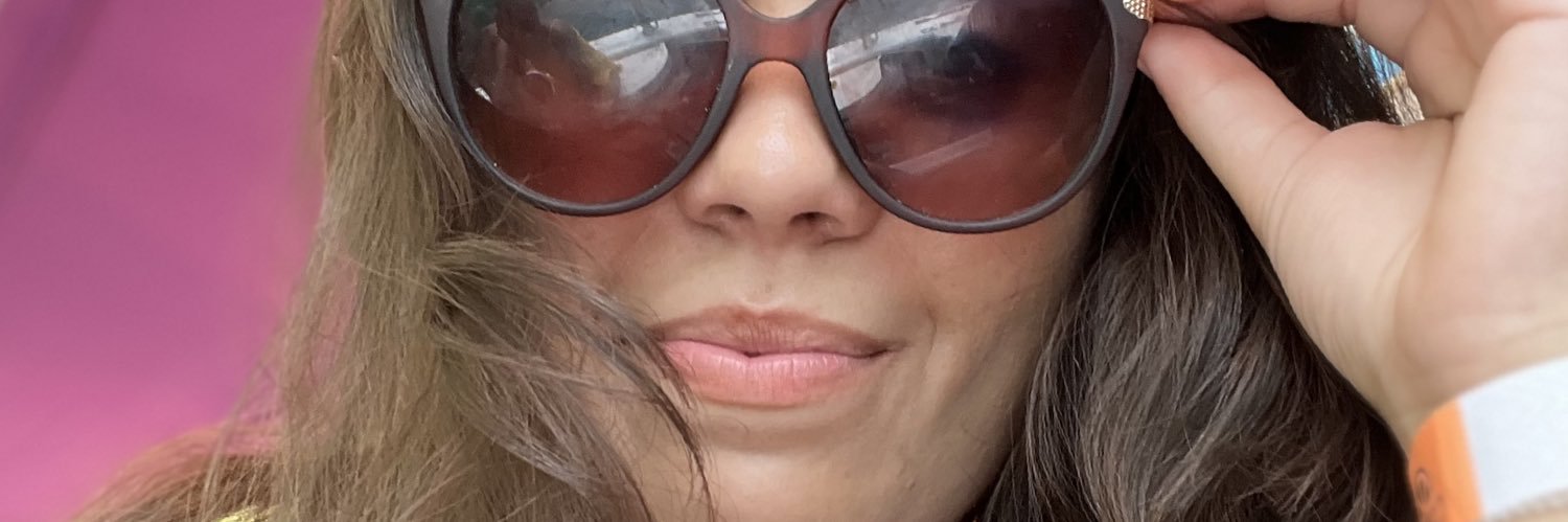 LorenaAlves2701's profile banner image