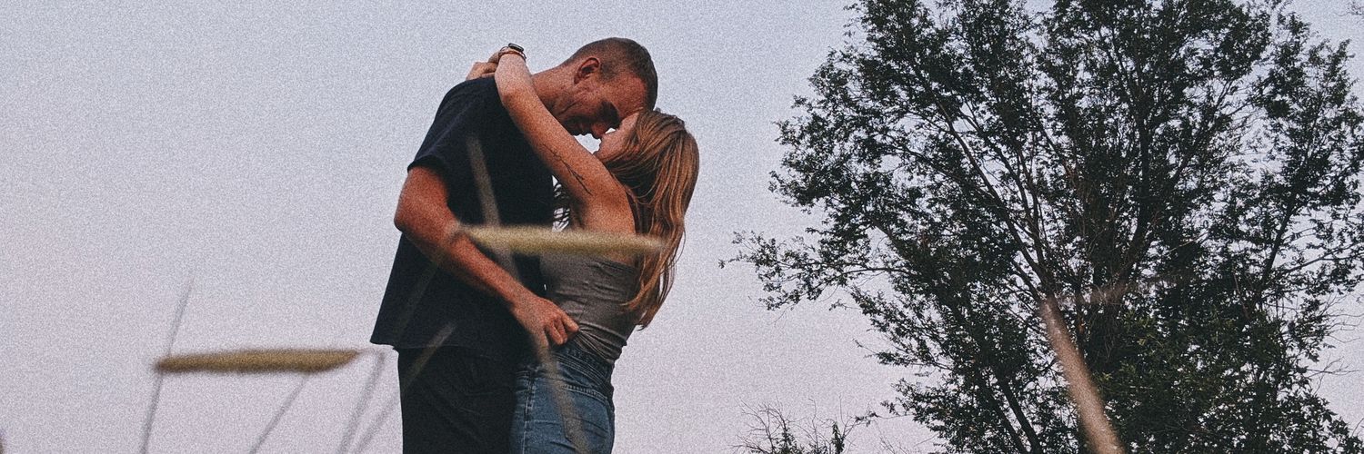 rosychlo's profile banner image