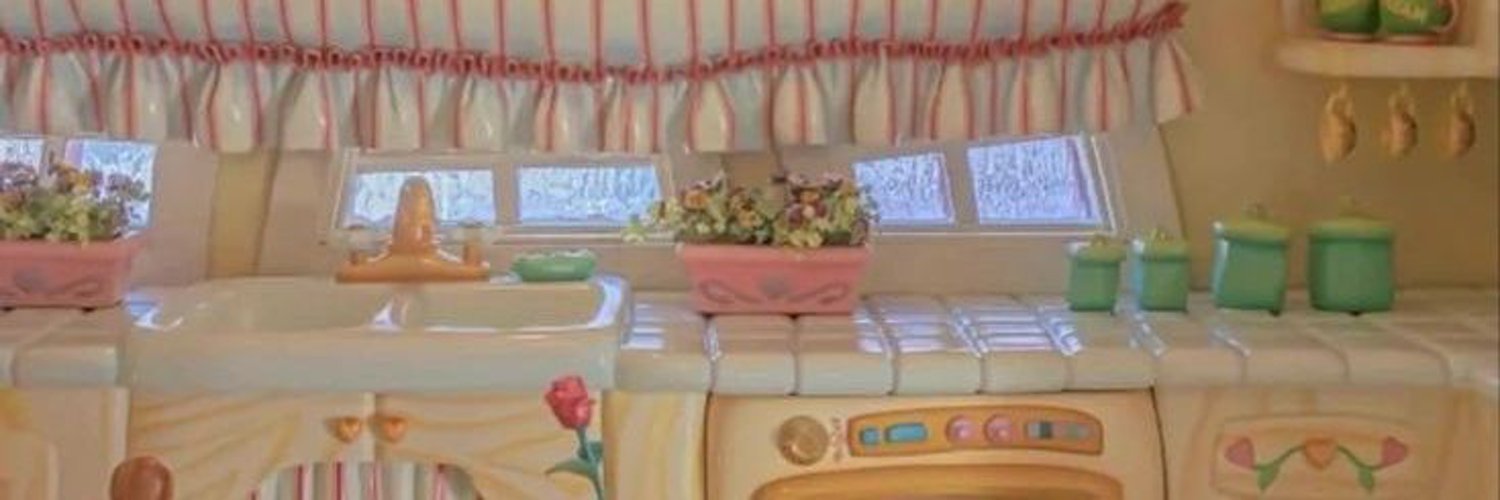 LOVYING ROOM 🎠 Profile Banner