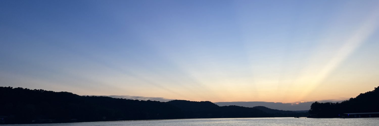 HennRae's profile banner image