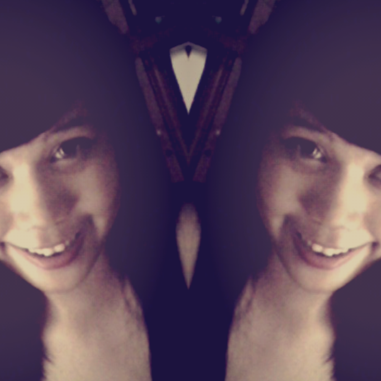 evasariai1989's profile banner image