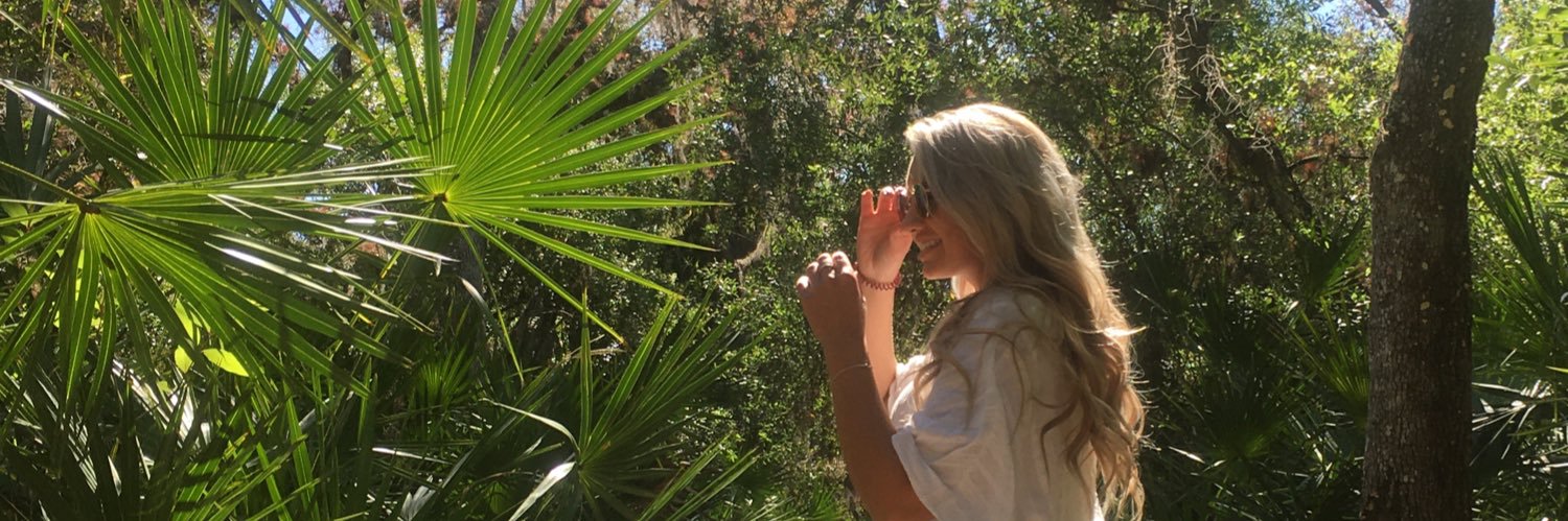 b_brookelynn's profile banner image